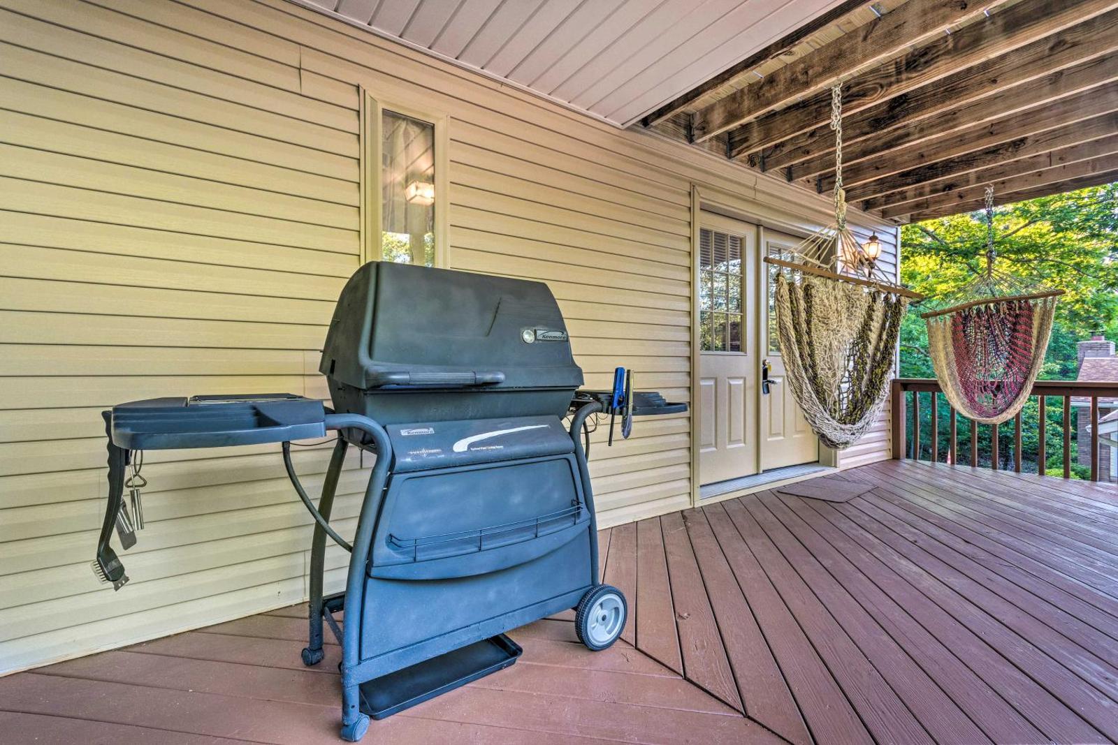 Cozy Pet-Friendly Hot Springs Village Apt with Deck Main image 2